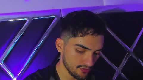 Alek online show from September 19, 2025, 5:57 pm