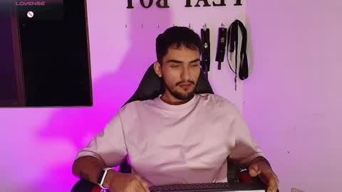 Alek online show from October 1, 2025, 7:58 am