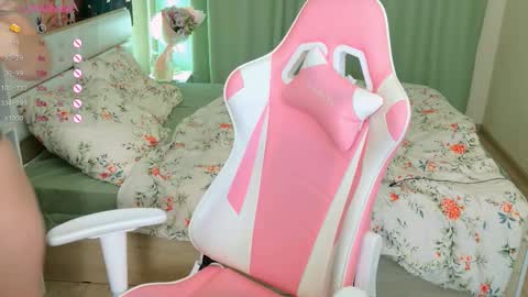 Snapshot of aleksalore chatting on October 18, 2025, 3:20 am Lexi online show from October 18, 2025, 3:20 am