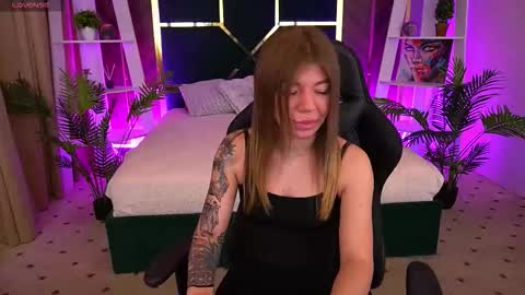 aleksaloree online show from October 18, 2025, 8:15 am