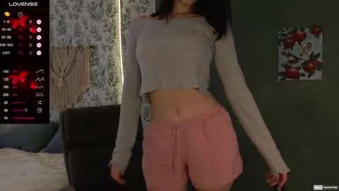 Snapshot of alena_navi chatting on February 7, 2025, 7:40 am Alena online show from February 7, 2025, 7:40 am