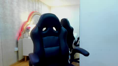 Snapshot of alenacoleman chatting on June 5, 2026, 12:22 pm ALENA online show from June 5, 2026, 12:22 pm