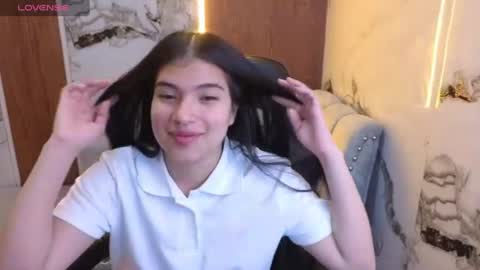 Snapshot of alesia_v chatting on August 4, 2026, 3:10 am Live 1000pm 600am COLOMBIAN HOUR online show from August 4, 2026, 3:10 am