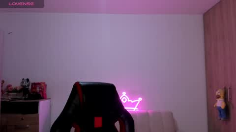 Snapshot of alessandramoreli chatting on April 25, 2026, 12:46 am AlessandraMoreli Its my birthday online show from April 25, 2026, 12:46 am