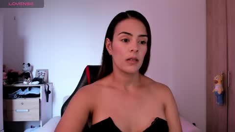 Snapshot of alessandramoreli chatting on May 27, 2026, 5:32 pm AlessandraMoreli Its my birthday online show from May 27, 2026, 5:32 pm