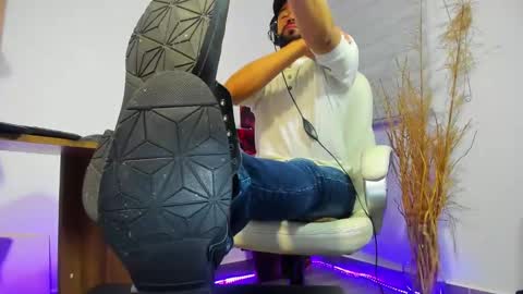 Snapshot of alessandro__wye chatting on December 2, 2024, 1:25 am ALESSANDRO WYE online show from December 2, 2024, 1:25 am