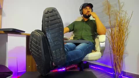 Snapshot of alessandro__wye chatting on December 3, 2024, 11:01 am ALESSANDRO WYE online show from December 3, 2024, 11:01 am