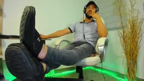 Snapshot of alessandro__wye chatting on December 5, 2024, 7:49 am ALESSANDRO WYE online show from December 5, 2024, 7:49 am