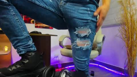 Snapshot of alessandro__wye chatting on December 13, 2024, 7:04 am ALESSANDRO WYE online show from December 13, 2024, 7:04 am