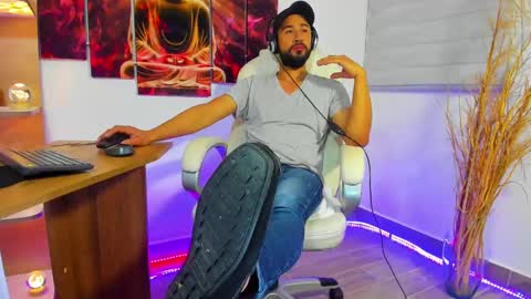 Snapshot of alessandro__wye chatting on January 14, 2025, 5:08 am ALESSANDRO WYE online show from January 14, 2025, 5:08 am