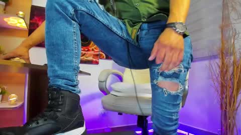 Snapshot of alessandro__wye chatting on January 20, 2025, 9:13 am ALESSANDRO WYE online show from January 20, 2025, 9:13 am