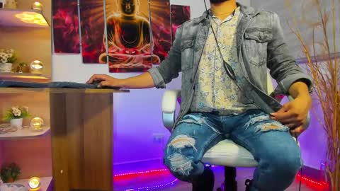 Snapshot of alessandro__wye chatting on January 29, 2025, 4:26 am ALESSANDRO WYE online show from January 29, 2025, 4:26 am