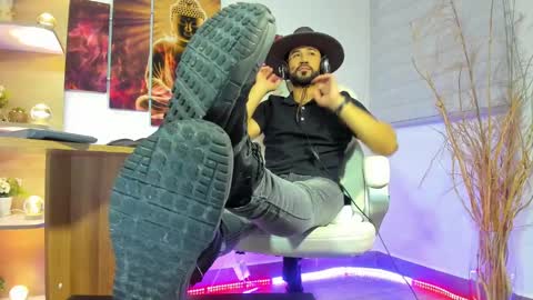 Snapshot of alessandro__wye chatting on February 9, 2025, 5:29 am ALESSANDRO WYE online show from February 9, 2025, 5:29 am