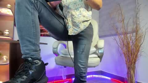 Snapshot of alessandro__wye chatting on February 13, 2025, 12:24 am ALESSANDRO WYE online show from February 13, 2025, 12:24 am