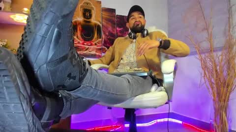 Snapshot of alessandro__wye chatting on February 14, 2025, 4:15 am ALESSANDRO WYE online show from February 14, 2025, 4:15 am