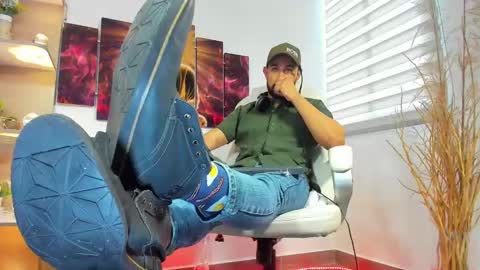 Snapshot of alessandro__wye chatting on February 19, 2025, 2:01 pm ALESSANDRO WYE online show from February 19, 2025, 2:01 pm