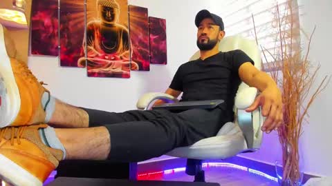 Snapshot of alessandro__wye chatting on February 25, 2025, 6:09 pm ALESSANDRO WYE online show from February 25, 2025, 6:09 pm