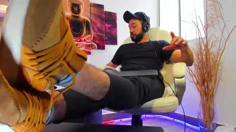 Snapshot of alessandro__wye chatting on February 25, 2025, 9:13 pm ALESSANDRO WYE online show from February 25, 2025, 9:13 pm