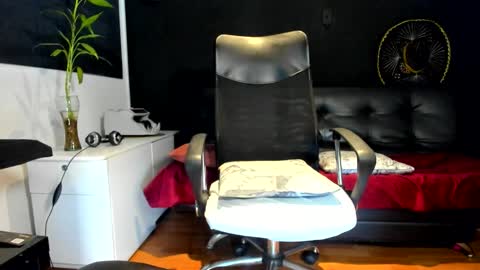 Snapshot of alessandro__wye chatting on October 24, 2025, 2:30 am ALESSANDRO WYE online show from October 24, 2025, 2:30 am