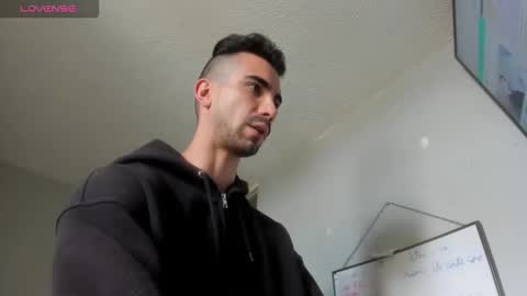 Snapshot of alessandro_dibellucci chatting on October 1, 2025, 5:30 pm Kciqu3 Independent model online show from October 1, 2025, 5:30 pm