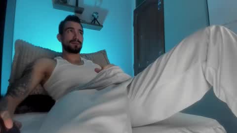 Snapshot of alessandro_dibellucci chatting on October 23, 2025, 8:35 am Kciqu3 Independent model online show from October 23, 2025, 8:35 am