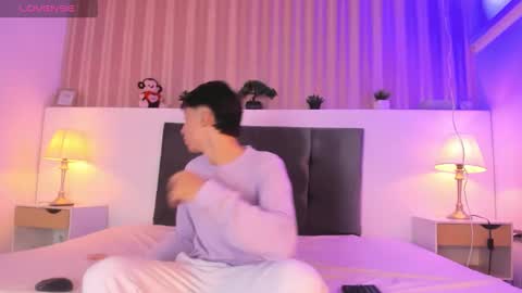 Snapshot of alessandro_dybala chatting on December 31, 2024, 11:31 am Alessandro Dybala online show from December 31, 2024, 11:31 am