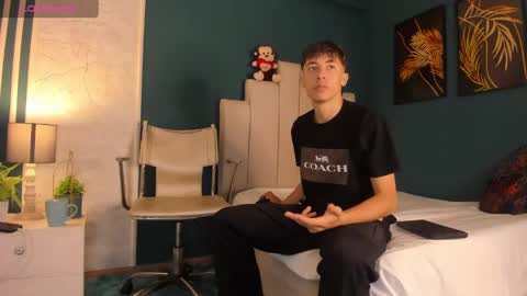 Snapshot of alessandro_dybala chatting on January 29, 2025, 1:07 pm Alessandro Dybala online show from January 29, 2025, 1:07 pm