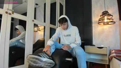 Snapshot of alessandro_dybala chatting on February 20, 2025, 12:04 pm Alessandro Dybala online show from February 20, 2025, 12:04 pm