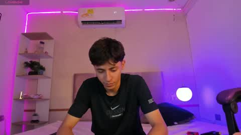 Snapshot of alessandro_dybala chatting on March 4, 2025, 2:53 pm Alessandro Dybala online show from March 4, 2025, 2:53 pm