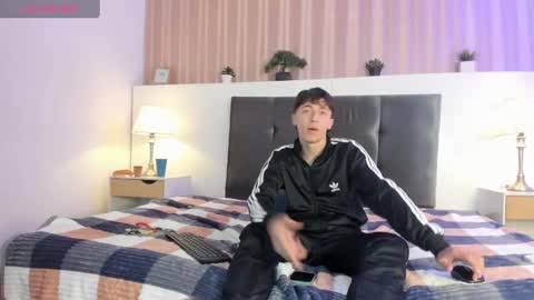 Snapshot of alessandro_dybala chatting on March 10, 2025, 3:41 pm Alessandro Dybala online show from March 10, 2025, 3:41 pm