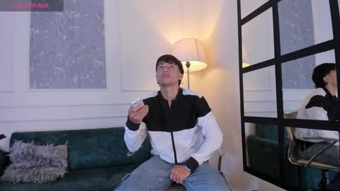 Snapshot of alessandro_dybala chatting on October 7, 2025, 12:13 pm Alessandro Dybala online show from October 7, 2025, 12:13 pm