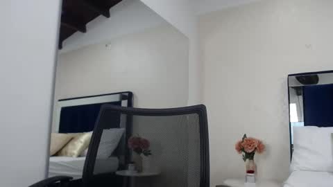 Snapshot of alessia_beth chatting on January 24, 2025, 12:31 pm ALESSIA online show from January 24, 2025, 12:31 pm