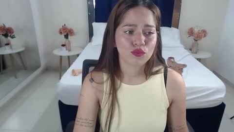 Snapshot of alessia_beth chatting on February 22, 2025, 11:57 am ALESSIA online show from February 22, 2025, 11:57 am