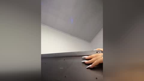 alessia dolce online show from June 3, 2026, 2:36 am