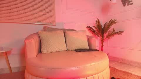 Alejandra  online show from October 24, 2025, 1:29 pm