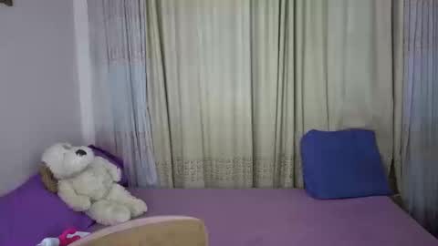Alessia cruz online show from September 19, 2025, 3:52 am