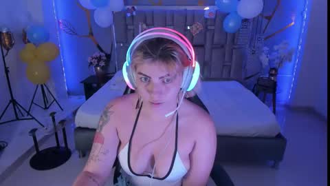 Alessia online show from September 30, 2025, 4:06 am