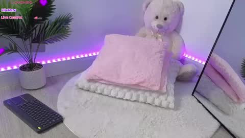 Snapshot of alessyaaa chatting on May 26, 2026, 8:49 pm Ale online show from May 26, 2026, 8:49 pm