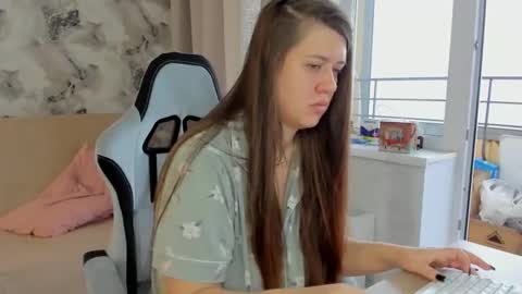 Aletta Oushen online show from October 9, 2025, 11:08 am