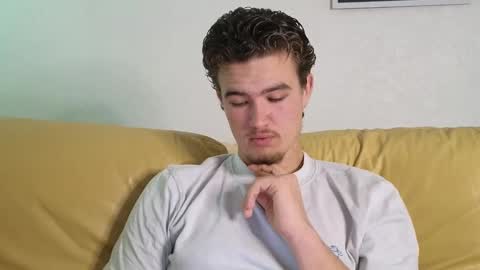 Snapshot of alex83530 chatting on January 24, 2025, 1:03 pm Alex83530 online show from January 24, 2025, 1:03 pm