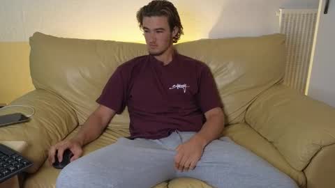 Snapshot of alex83530 chatting on October 21, 2025, 8:04 am Alex83530 online show from October 21, 2025, 8:04 am