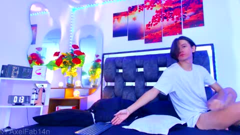 sneider online show from September 21, 2025, 8:32 pm