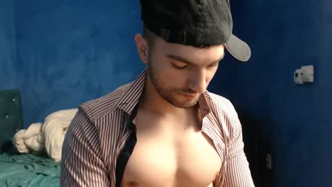 Snapshot of alex_blu chatting on February 27, 2026, 2:44 am Alex online show from February 27, 2026, 2:44 am