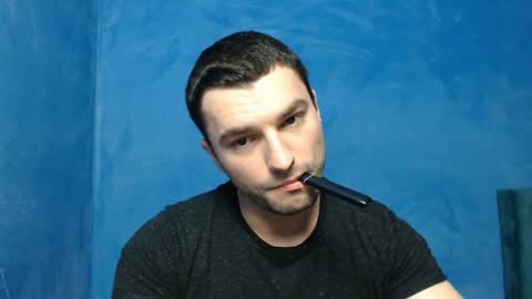 Snapshot of alex_blu chatting on April 8, 2026, 6:08 pm Alex online show from April 8, 2026, 6:08 pm