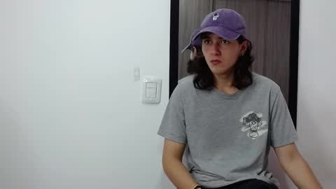 alex_connorr online show from February 14, 2025, 8:37 pm