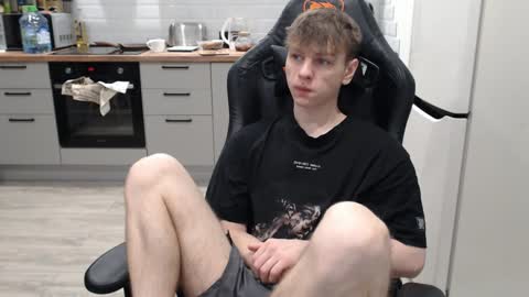 Snapshot of alex_gotcha chatting on December 1, 2024, 5:13 pm Alex online show from December 1, 2024, 5:13 pm