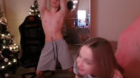 Snapshot of alex_gotcha chatting on January 1, 2025, 3:02 am Alex online show from January 1, 2025, 3:02 am