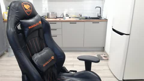 Snapshot of alex_gotcha chatting on February 25, 2025, 9:57 pm Alex online show from February 25, 2025, 9:57 pm