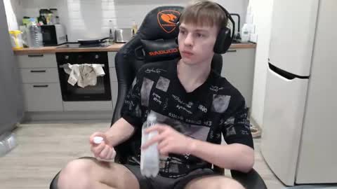 Snapshot of alex_gotcha chatting on March 1, 2025, 3:32 am Alex online show from March 1, 2025, 3:32 am