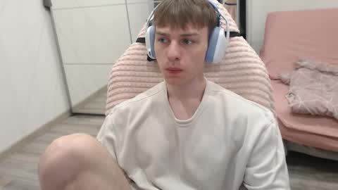 Snapshot of alex_gotcha chatting on September 23, 2025, 10:35 pm Alex online show from September 23, 2025, 10:35 pm